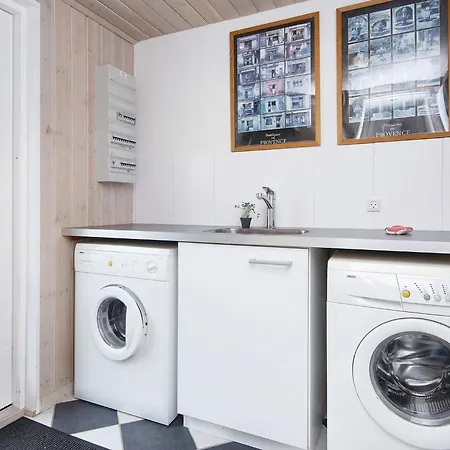 10 Person In Harboore-by Traum *