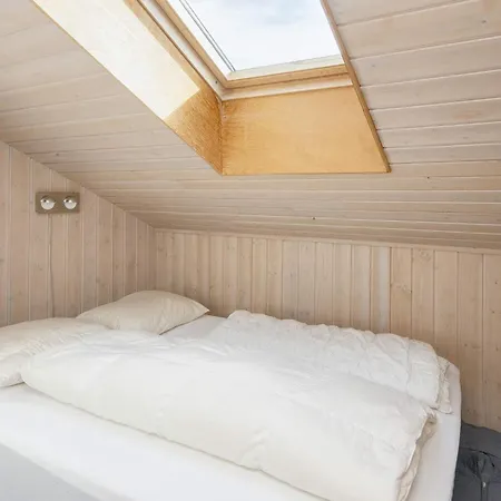 10 Person In Harboore-by Traum *