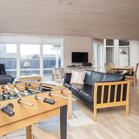 10 Person In Harboore-by Traum * Harboor