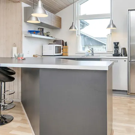 10 Person In Harboore-by Traum * Harboor